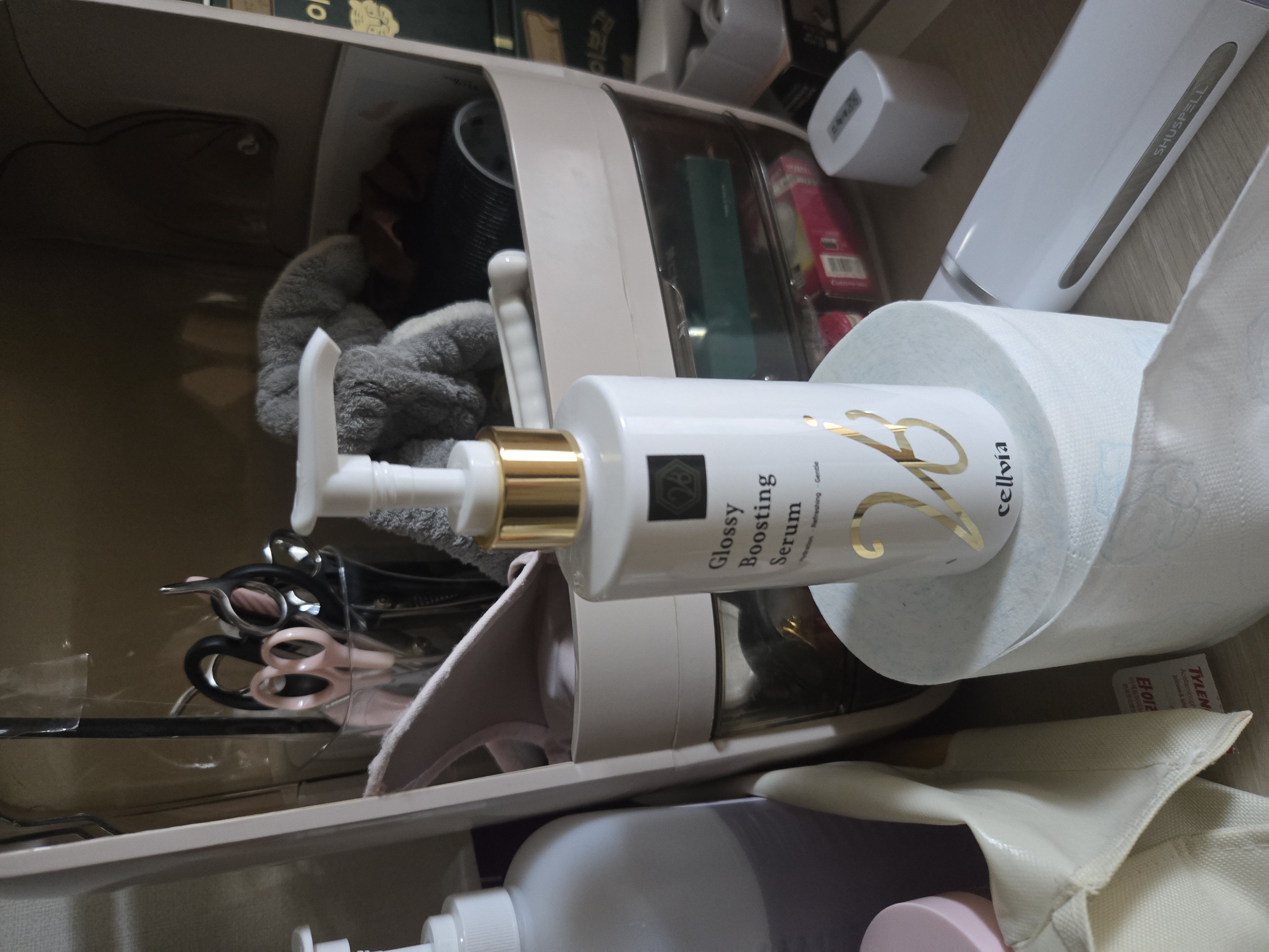 Raw cosmetics product photo in a home setting